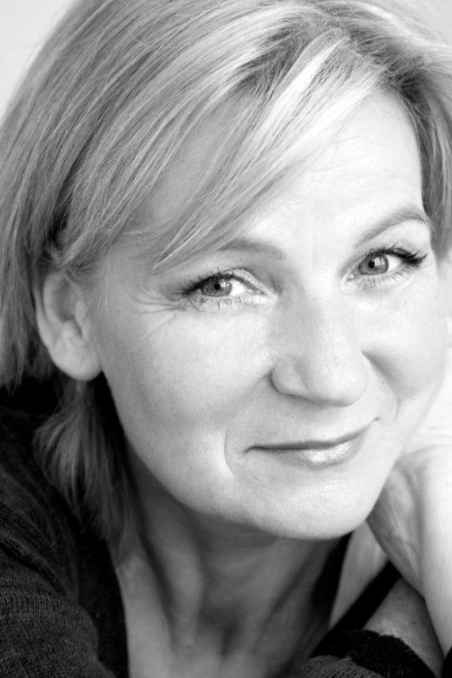 Caroline Guthrie as Gloria