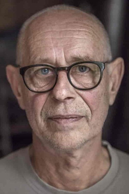 Michael Kvium as Ekspedient 1