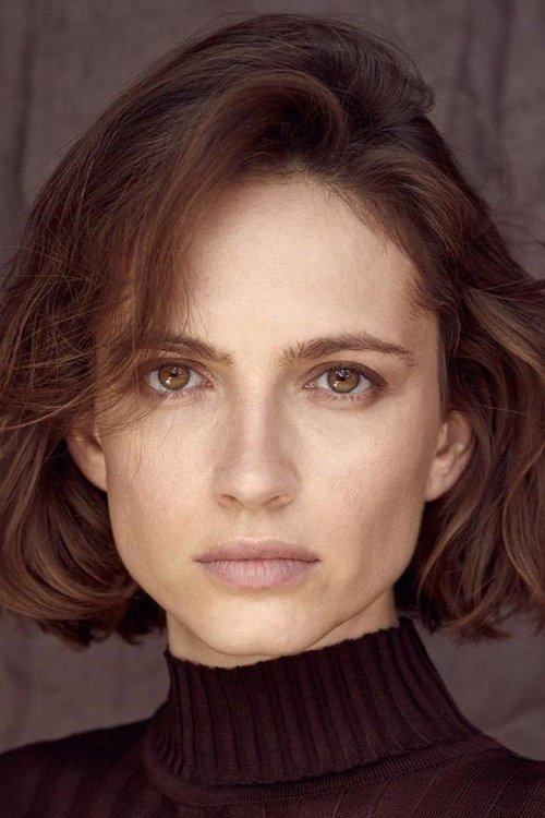 Anna Cieślak as Alicja