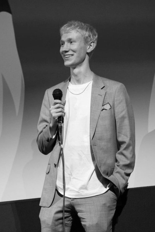 Ásgeir Sigurðsson as Oliver