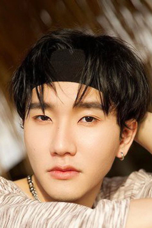 Man Natthanun Kurusatienpron as Sun