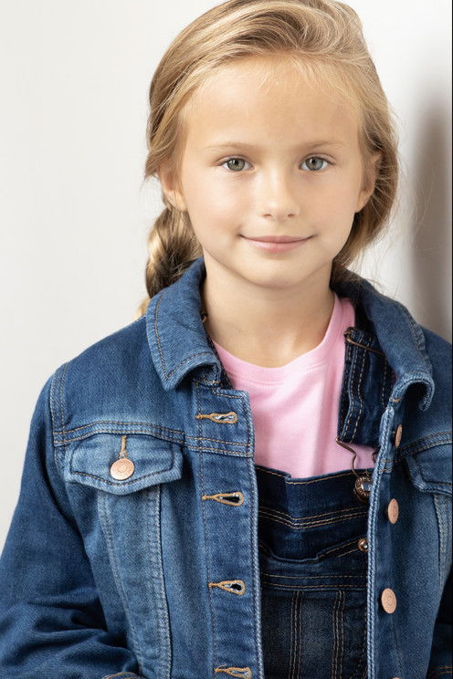 Gwyneviere Ray as Constance