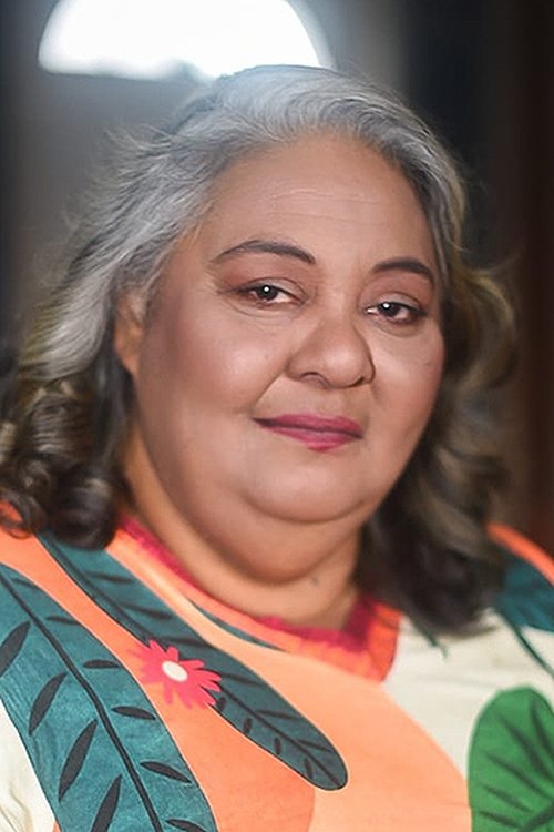 Aline Marta as Elizabeth