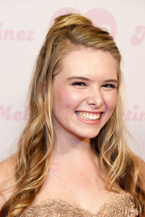 Maggie Budzyna as Jessie