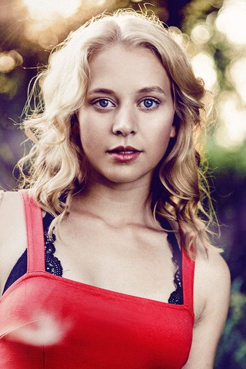 Maren Kraus as Janine Winter