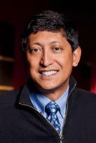 Dan Nainan as Comedian