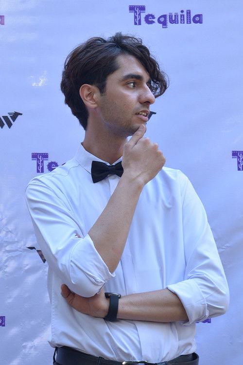 Amirhossein Amini as Announcement (voice)