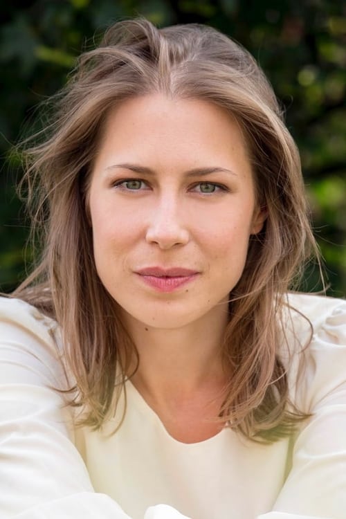 Esther Maria Pietsch as Sabine