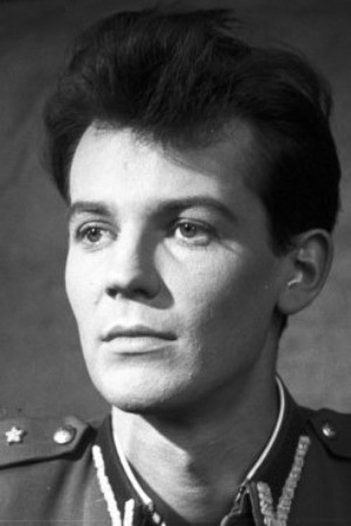 Jerzy Moes as Edward's chaffeur