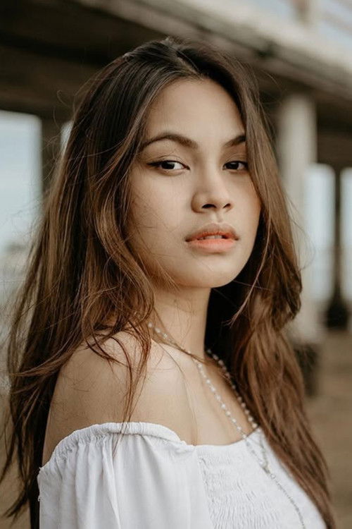 Zasa Zefanya as Della