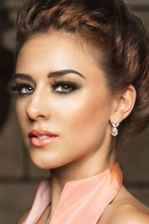 Denise Woelpern as Kelly