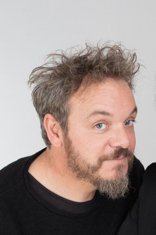 Corrado Nuzzo as uomo al bar