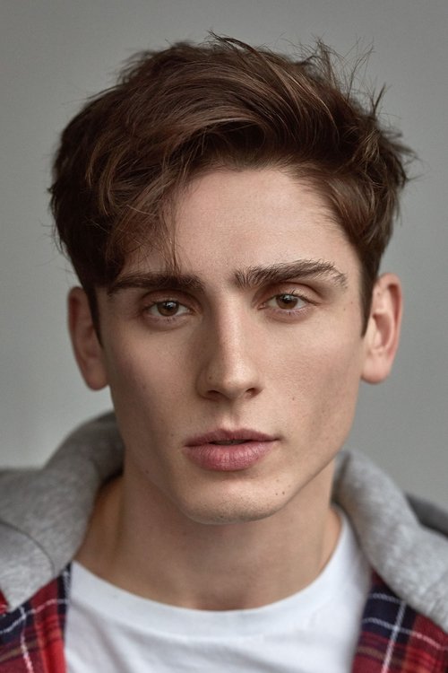 Matthew Finlan as Leo