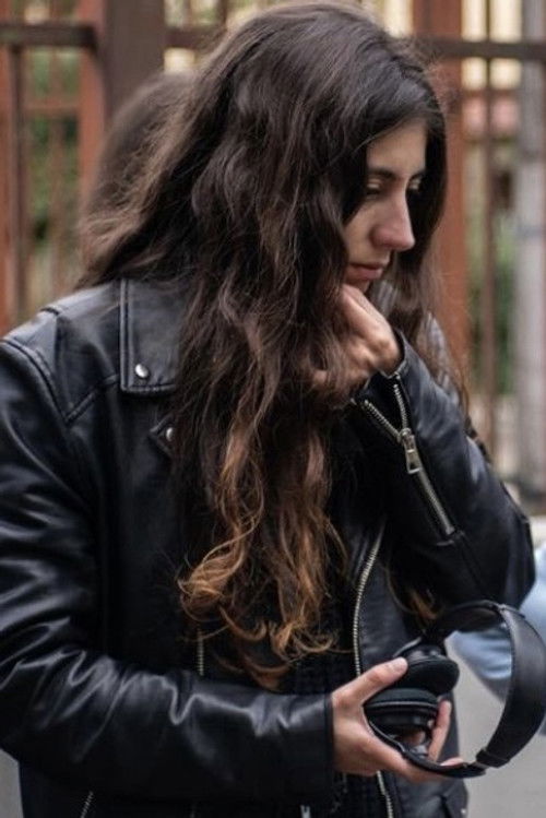 Laura Canavezi as Professora