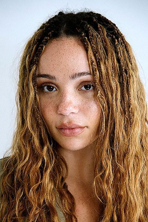 Letícia Vieira as Su