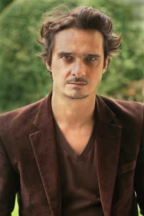 Eric Ruillat as Henri