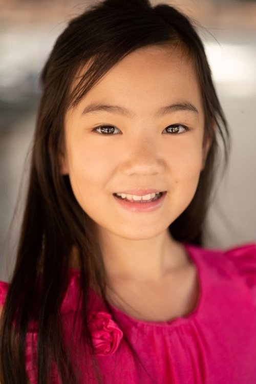 Helena Hu as Lisa Chow