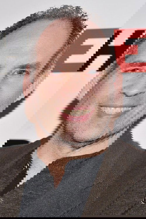 Daniel Oreskes as Dr. Phipps