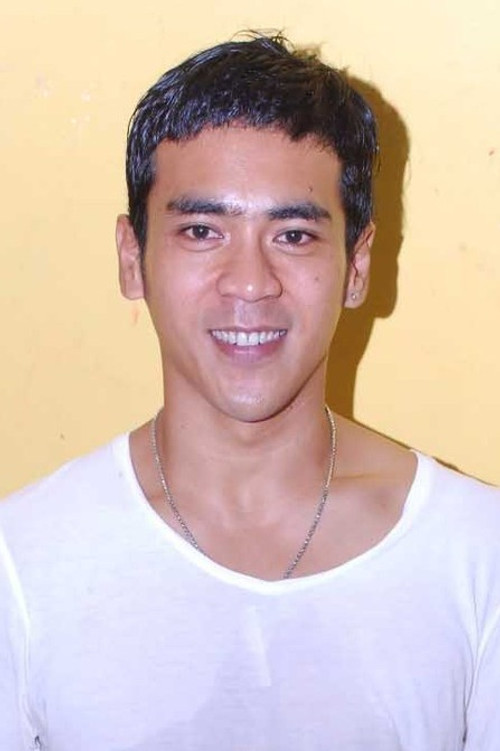 Dian Sidik as Seno