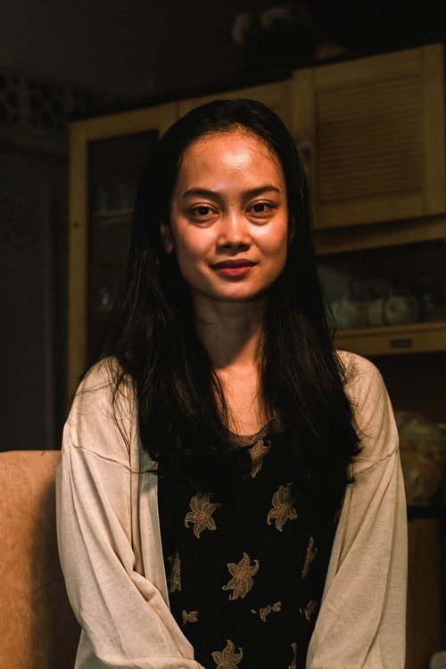 Nelly Sukma as Tirah