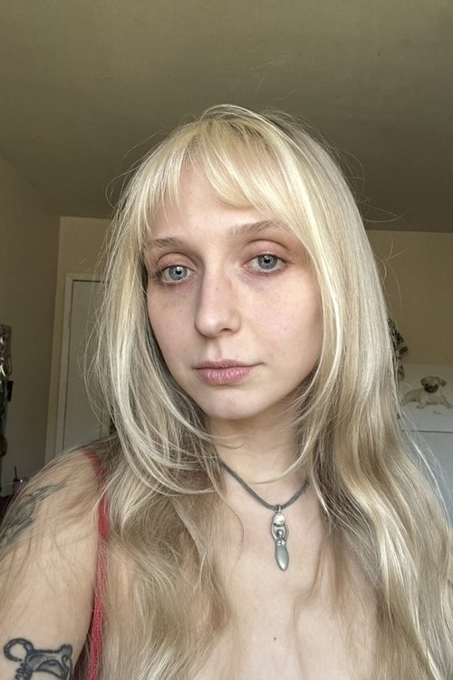 Emanuelle Rose Hill as Sunshine Hart