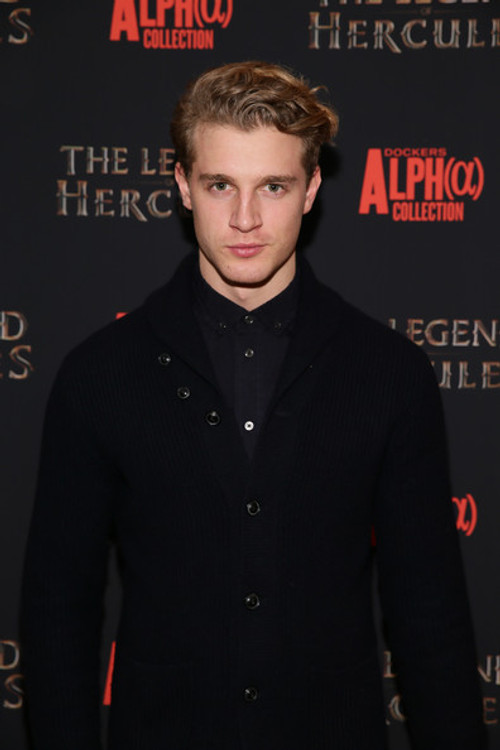 Pasha Pellosie as Mihail