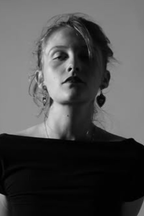 Maria Schulz as Camila