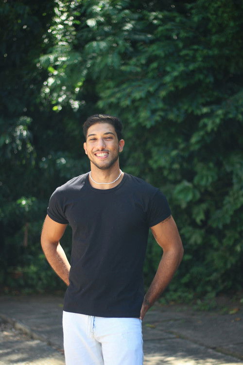 Gabriel Rejã as Garçom