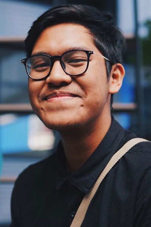 Adam Raden as Pekerja Kedai