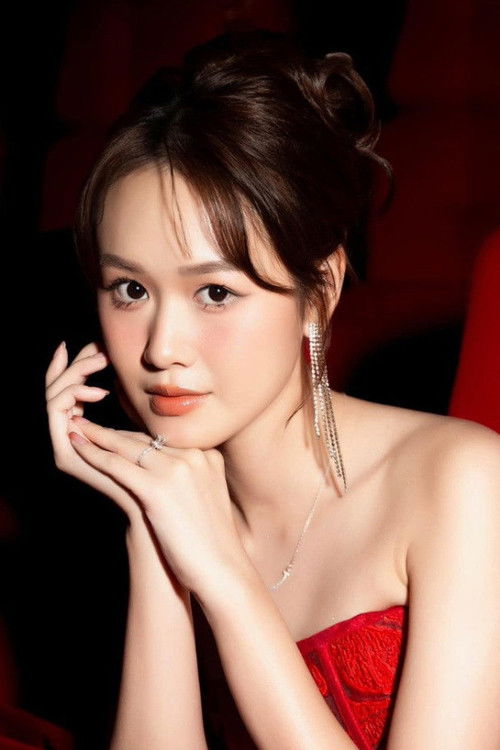 Phạm Quỳnh Anh as Diễm