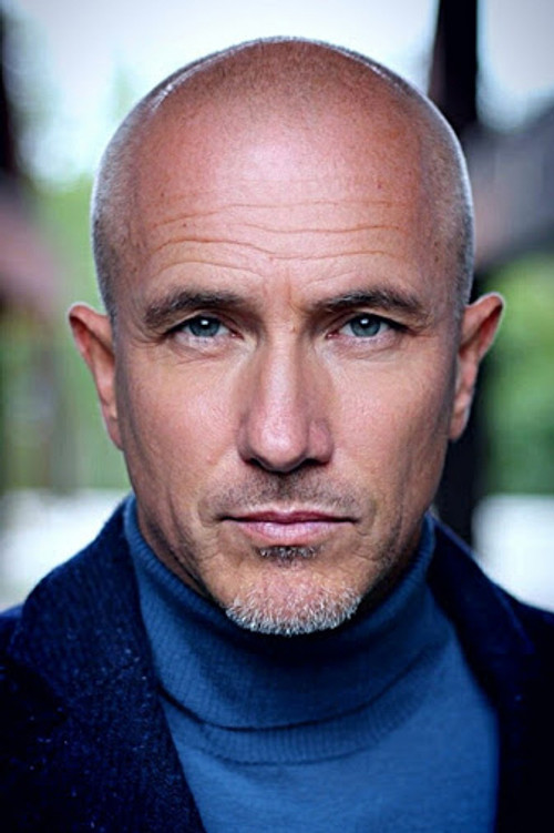 Markus Böker as Dr. Markus Leitner