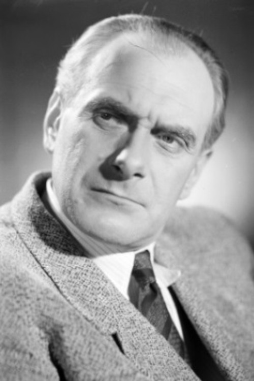 Ludwik Tatarski as Shop Assistant