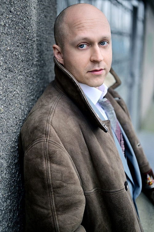 Harry Schäfer as David Lamar