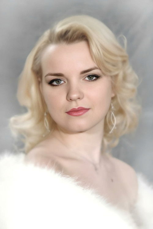 Aleksandra Komissarova as блондинка