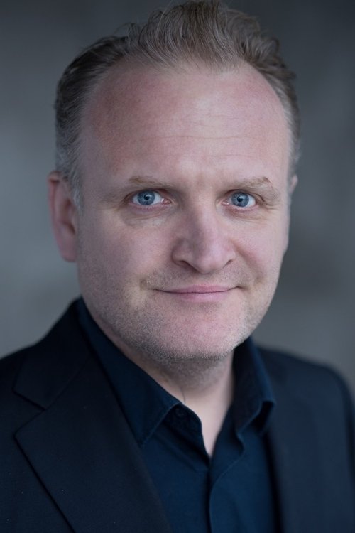 Jacques Ledran as Gilles