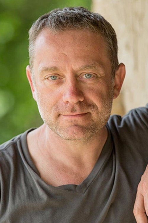 Nicolas Canuel as Julien