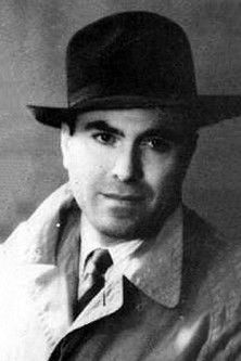 Stelios Tatasopoulos as Dinos Vristhenis