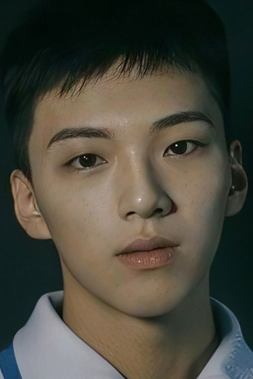 Wang Zhaozhu as Feng Xiaoao