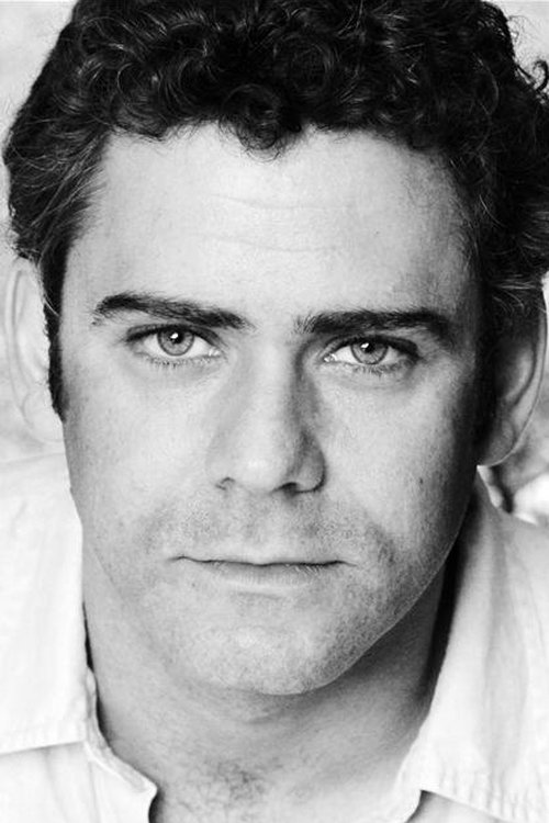 Daniel Ainsleigh as Lee