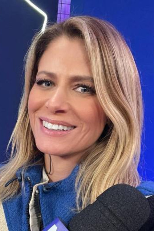 Didi Wagner as Self - Host