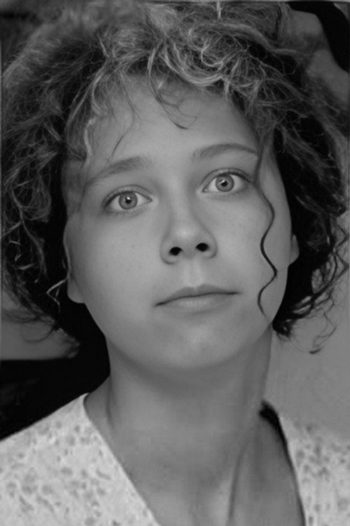 Aleksandra Tabakova as Ленка Чистякова