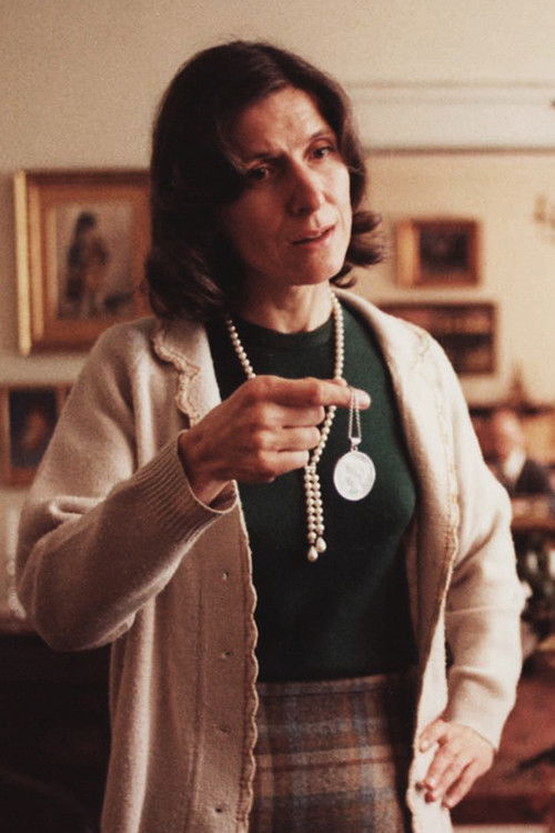 Karin Flensborg as Elin's mother