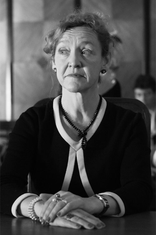 Lena Bodewein as Frau Mahler