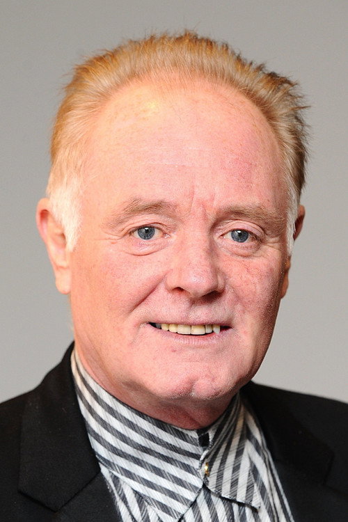 Bruce Jones as Geoff