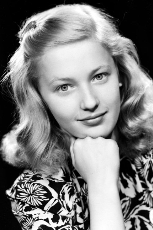 Ági Mednyánszky as Évi