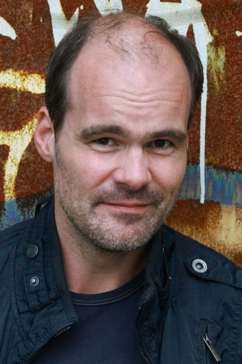 Yorck Dippe as Horst Düseler