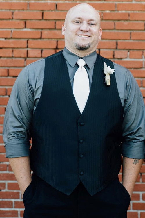 Jeremy Miller as Officer Campbell