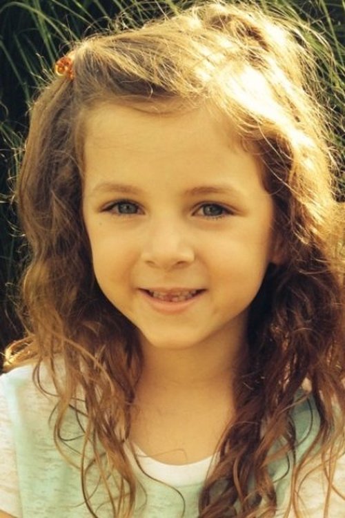 Aundrea Gadsby as Clio