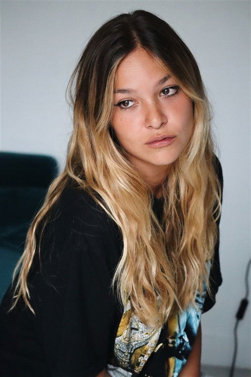 Anja Verderosa as Queen