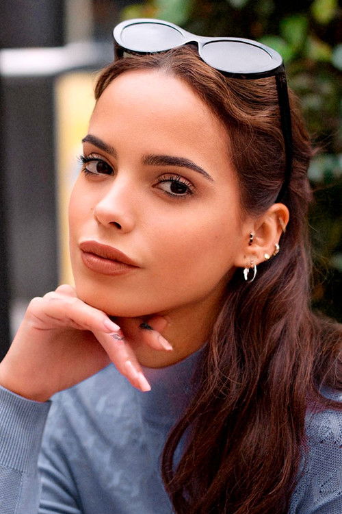 Gloria Camila Ortega Mohedano as Cloe